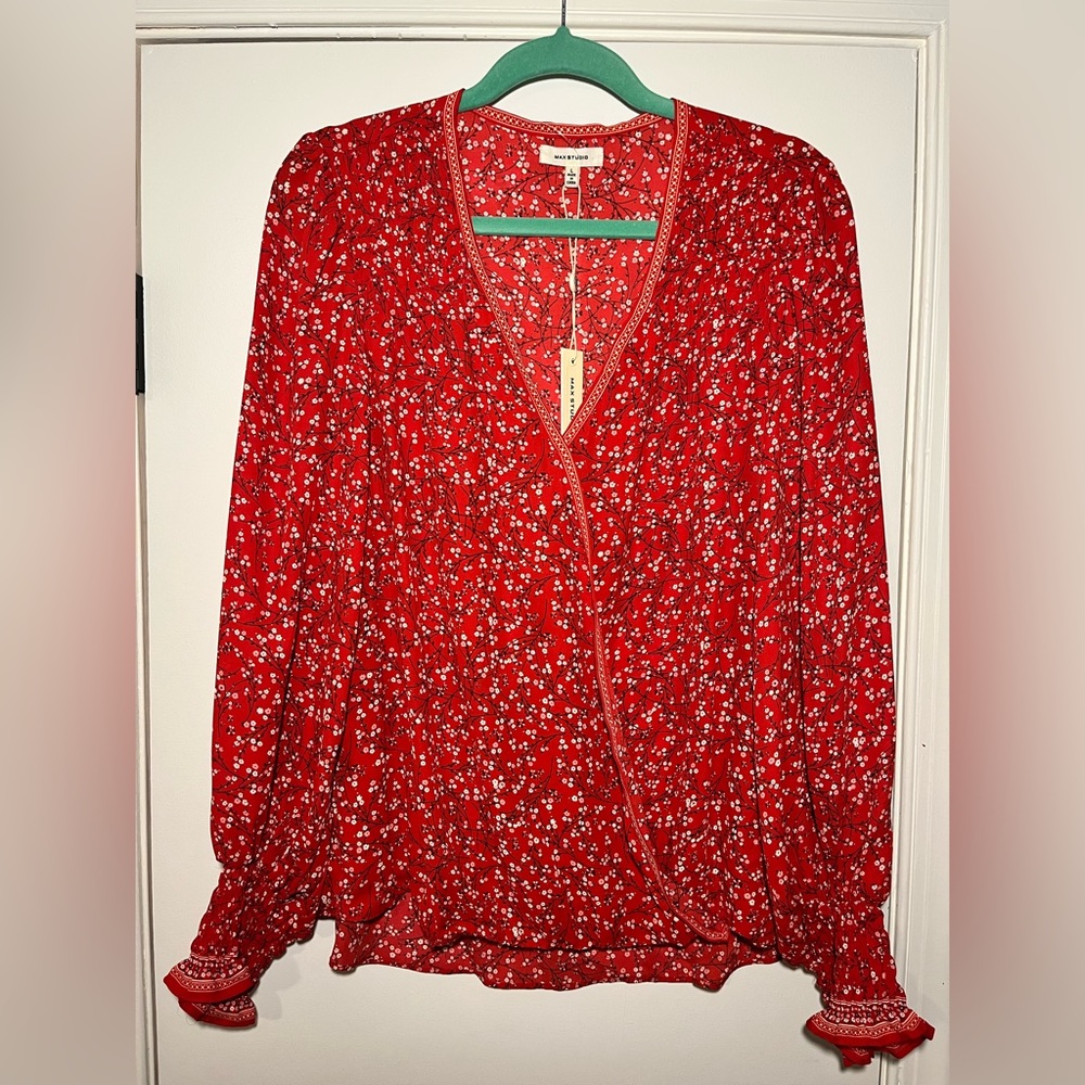 NWT Max Studio blouse, size Large